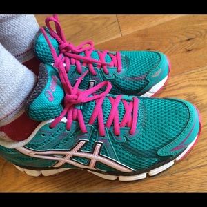 Women’s ASICS gt2000